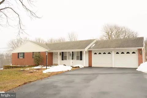 47 Weavertown Ln, Douglassville, PA 19518
