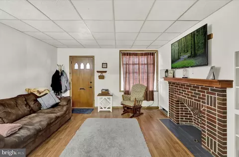 Living - 313 Melrose Ave, Reading, PA 19606 photo 1 of 2