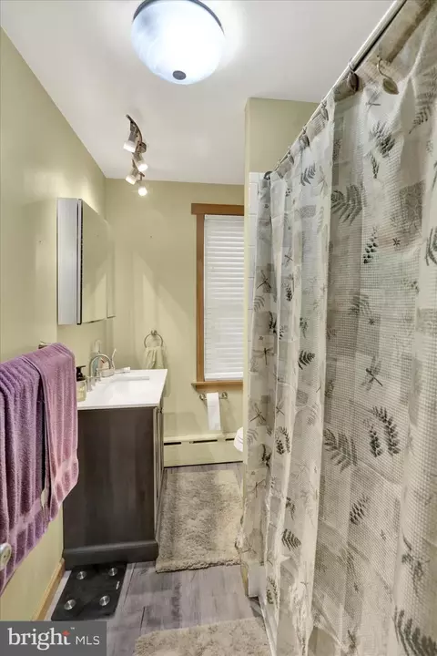 Bath - 313 Melrose Ave, Reading, PA 19606 photo 2 of 2
