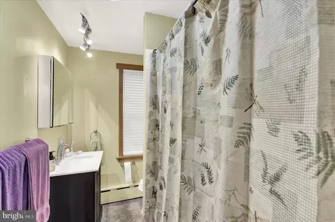 Bath - 313 Melrose Ave, Reading, PA 19606 photo 1 of 2