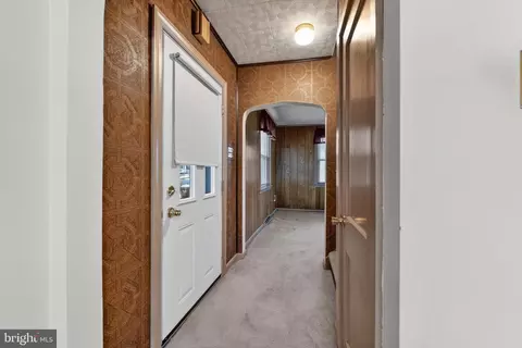 Entry Way - 825 Bellefonte Ave, Reading, PA 19607 photo 1 of 7