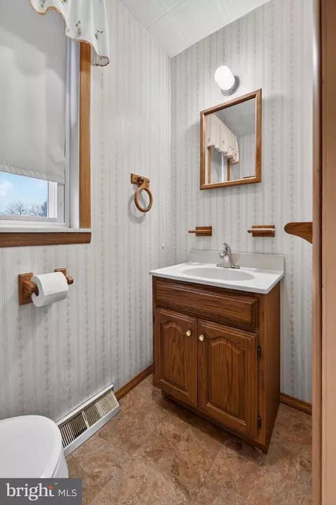 Bath - 825 Bellefonte Ave, Reading, PA 19607 photo 1 of 3