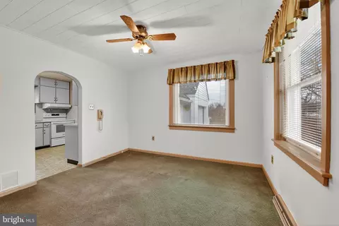 Living - 825 Bellefonte Ave, Reading, PA 19607 photo 4 of 5