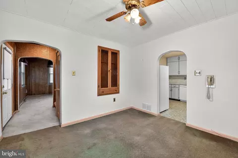 Entry Way - 825 Bellefonte Ave, Reading, PA 19607 photo 2 of 7