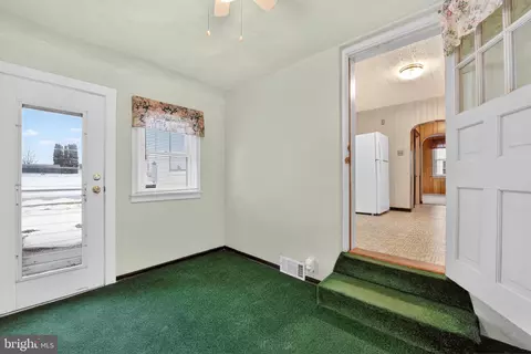 Entry Way - 825 Bellefonte Ave, Reading, PA 19607 photo 6 of 7