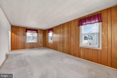 Living - 825 Bellefonte Ave, Reading, PA 19607 photo 1 of 5