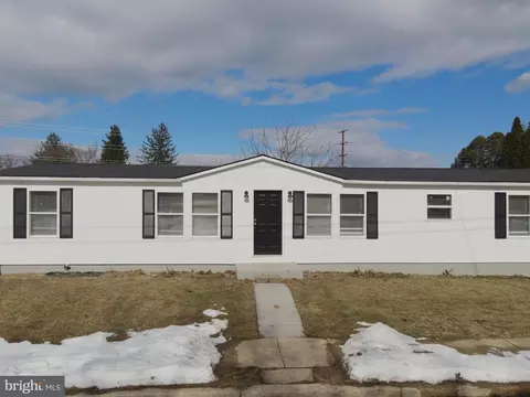 15 Rebecca St, Wernersville, PA 19565