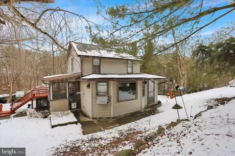 1825 Moselem Springs Rd, Hamburg, PA 19526