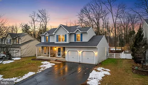 209 Woodbridge Ln, Douglassville, PA 19518