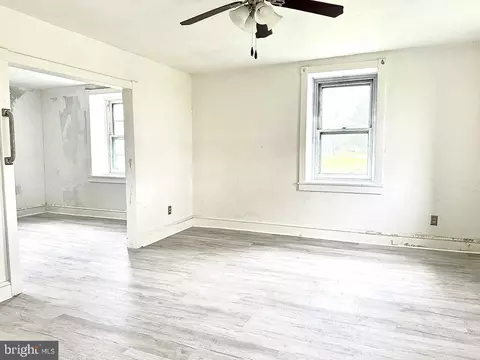 Living - 133 Hunter Rd, Oley, PA 19547 photo 3 of 6
