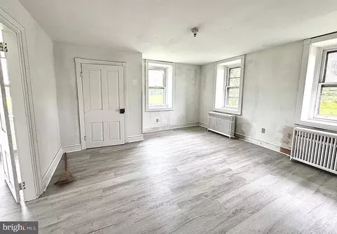 Living - 133 Hunter Rd, Oley, PA 19547 photo 6 of 6