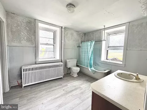 Bath - 133 Hunter Rd, Oley, PA 19547 photo 1 of 2