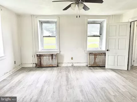 Living - 133 Hunter Rd, Oley, PA 19547 photo 4 of 6