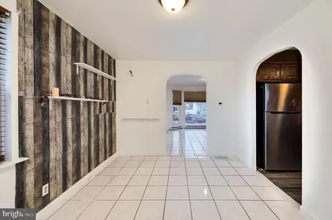 Entry Way - 218 Mayberry Ave, Reading, PA 19605 photo 3 of 4