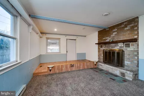 Living - 218 Mayberry Ave, Reading, PA 19605 photo 6 of 7