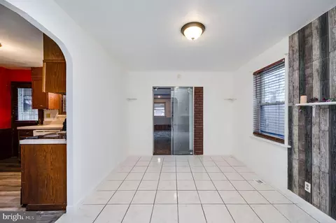 Entry Way - 218 Mayberry Ave, Reading, PA 19605 photo 2 of 4