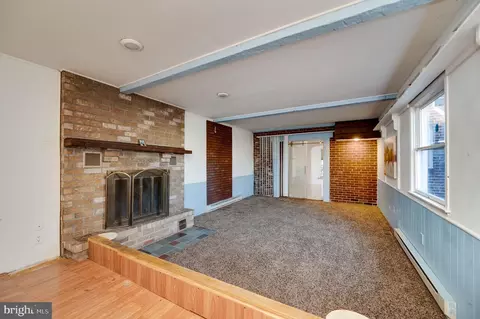 Living - 218 Mayberry Ave, Reading, PA 19605 photo 5 of 7