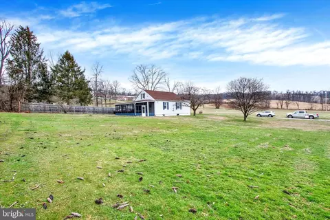 Exterior - 121 Old State Rd, Reading, PA 19606 photo 5 of 6
