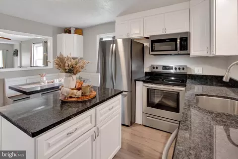 Kitchen - 121 Old State Rd, Reading, PA 19606 photo 2 of 2