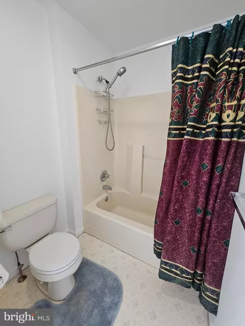 Bath - 20 Charlemont Ct, Reading, PA 19607 photo 2 of 2
