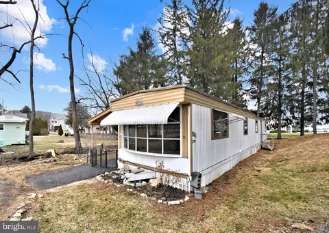211 S Pine St, Lyon Station, PA 19536