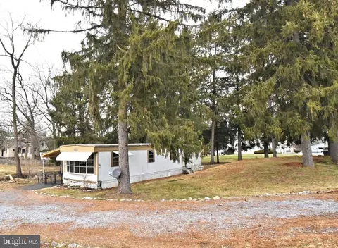 211 S Pine St, Lyon Station, PA 19536