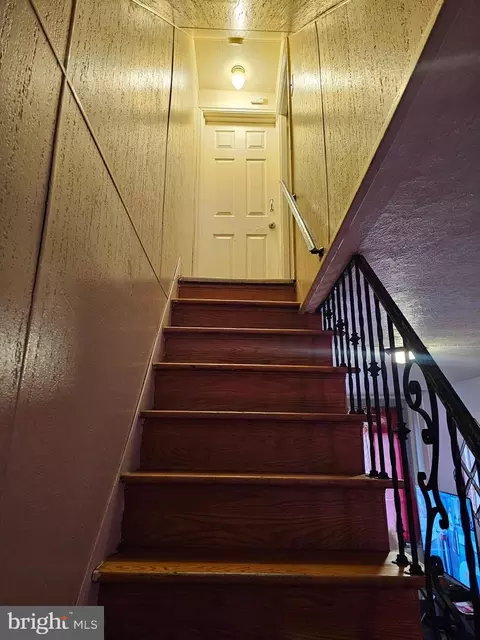 Entry Way - 1035 Cotton St, Reading, PA 19602 photo 4 of 4