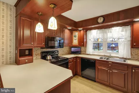 Kitchen - 2601 Reading Blvd, West Lawn, PA 19609 photo 2 of 4
