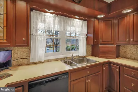 Kitchen - 2601 Reading Blvd, West Lawn, PA 19609 photo 3 of 4