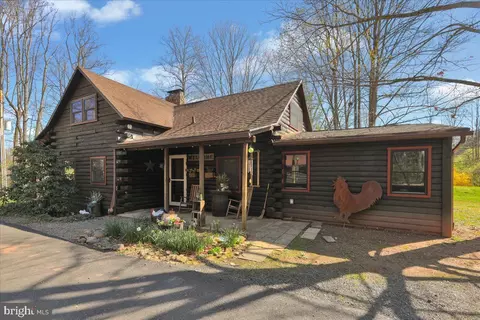 5053 Lakewood Dr, Mohnton, PA 19540