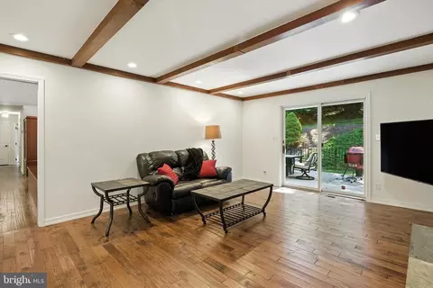 Living - 49 Fawn Dr, Reading, PA 19607 photo 4 of 7