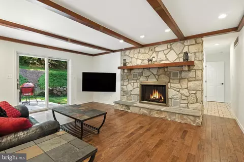 Living - 49 Fawn Dr, Reading, PA 19607 photo 3 of 7