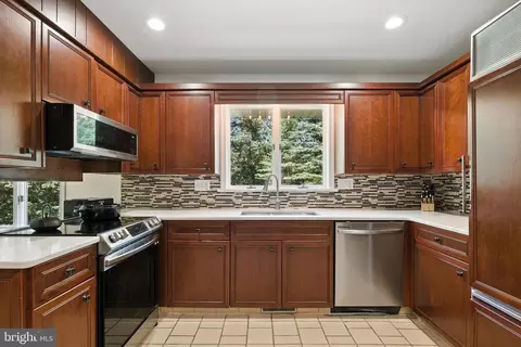 Kitchen - 49 Fawn Dr, Reading, PA 19607 photo 5 of 5