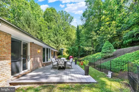 Exterior - 49 Fawn Dr, Reading, PA 19607 photo 2 of 5
