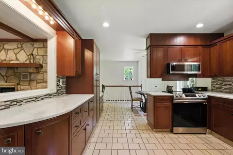 Kitchen - 49 Fawn Dr, Reading, PA 19607 photo 3 of 5