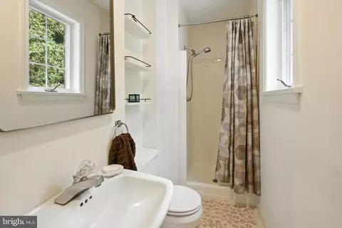 Bath - 49 Fawn Dr, Reading, PA 19607 photo 3 of 4