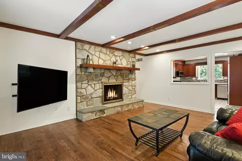 Living - 49 Fawn Dr, Reading, PA 19607 photo 5 of 7