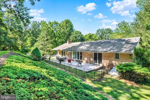 Exterior - 49 Fawn Dr, Reading, PA 19607 photo 4 of 5