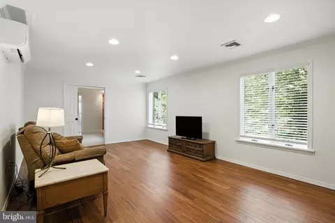 Living - 49 Fawn Dr, Reading, PA 19607 photo 1 of 7