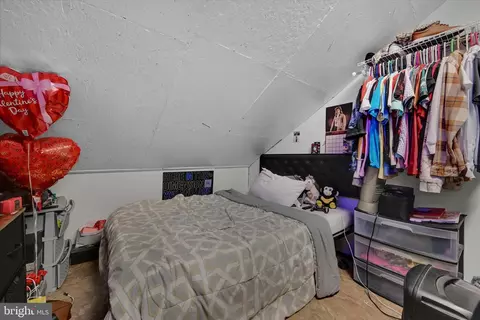 Bedroom - 431 Cedar St, Reading, PA 19601 photo 7 of 8