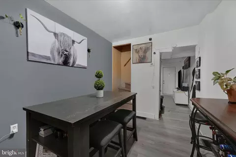 Entry Way - 431 Cedar St, Reading, PA 19601 photo 2 of 3