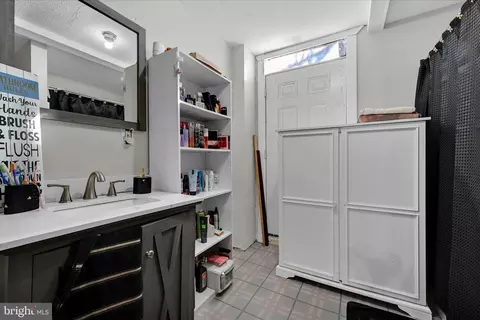 Bath - 431 Cedar St, Reading, PA 19601 photo 1 of 2
