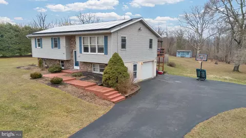 118 Oak Terrace Dr, Birdsboro, PA 19508