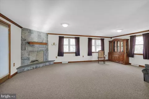 Living - 165 Wanner Rd, Reading, PA 19606 photo 4 of 5