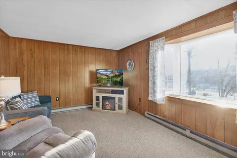 Living - 165 Wanner Rd, Reading, PA 19606 photo 1 of 5