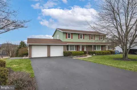 3 Estates Dr, Reading, PA 19606