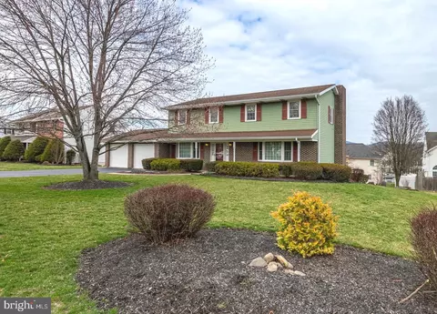 3 Estates Dr, Reading, PA 19606 photo 2