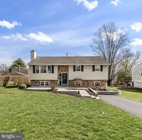 205 Hickory Ln, Douglassville, PA 19518