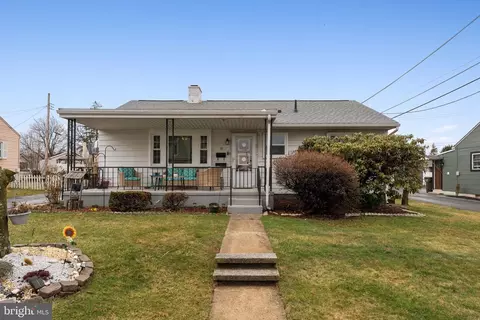 18 S Callowhill St, Topton, PA 19562
