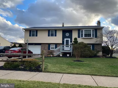 624 W Spring St, Fleetwood, PA 19522